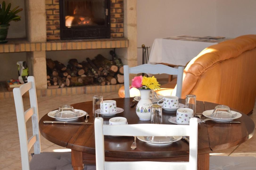Suite Familiale 2 Chambres Double Auriac-du-Perigord ภายนอก รูปภาพ
